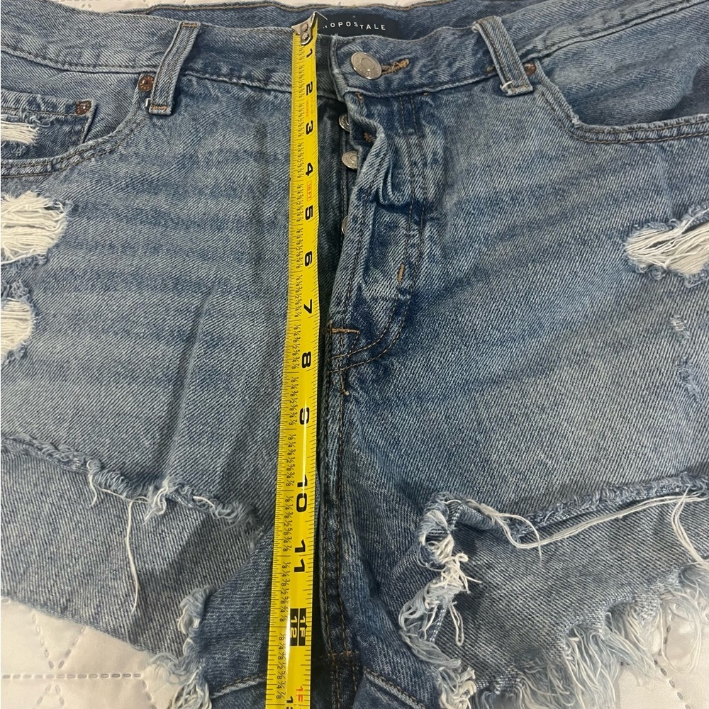 Aeropostale Boyfriend Distressed Denim Shorts Button Fly Raw Hem Size 12 - Picture 8 of 9